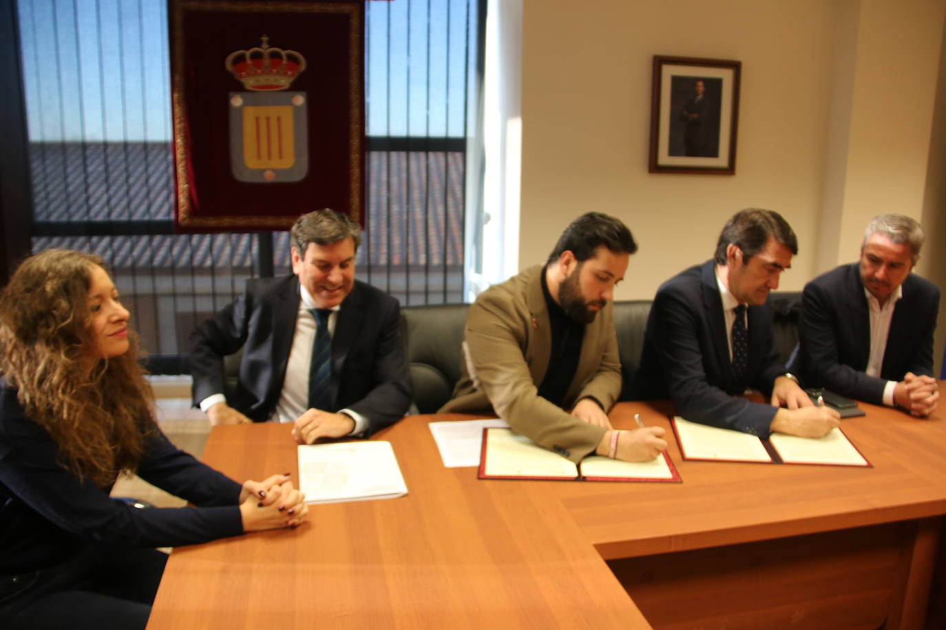 Firma del protocolo de ampliación del polígono de Villadangos.