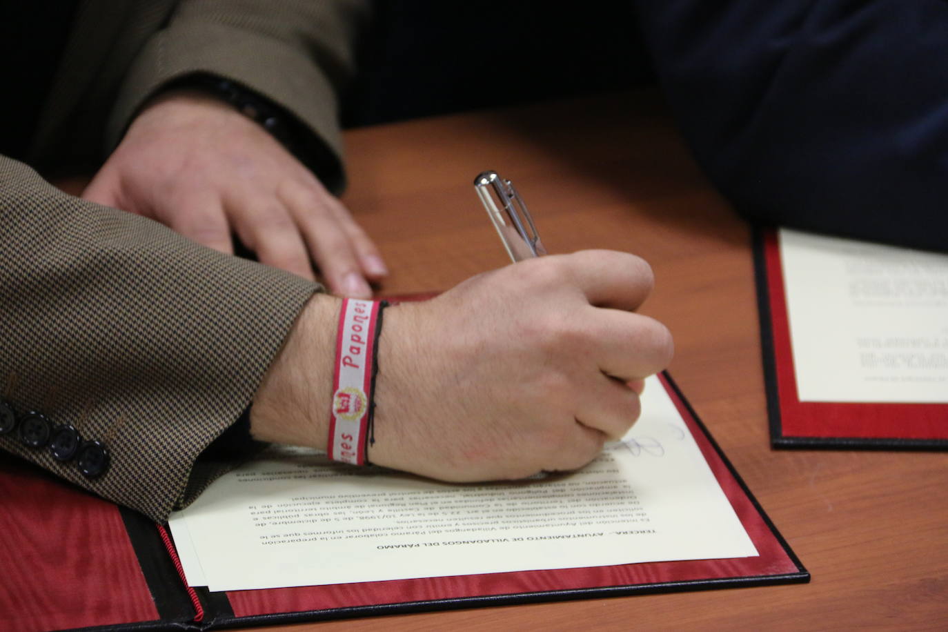 Firma del protocolo de ampliación del polígono de Villadangos.