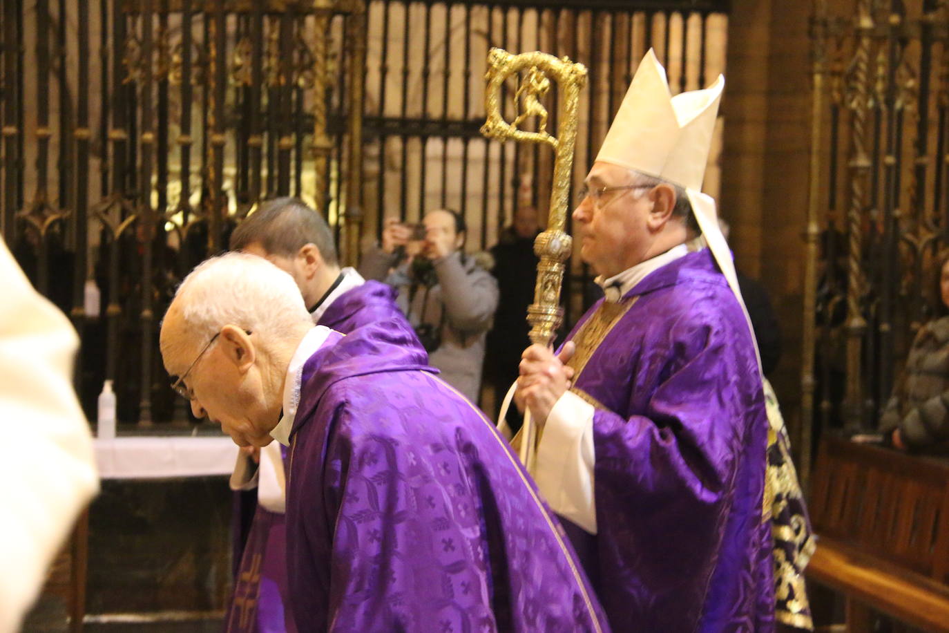 Fotos: Misa-funeral en León por el papa emérito Benedicto XVI