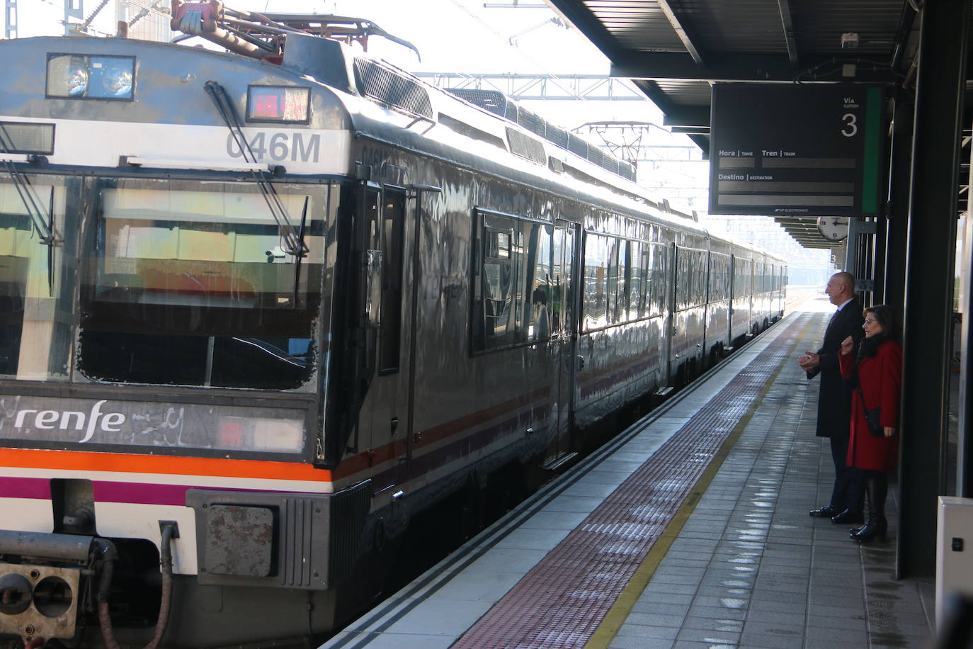 Los Reyes Magos de Oriente han llegado a la estación de Renfe de León a bordo tren chárter S470 fletado especialmente para la ocasión. Decenas de niños se han acercado a Melchor, Gaspar y Baltasar que, a continuación han sido recibidos por el alcalde de la ciudad. 