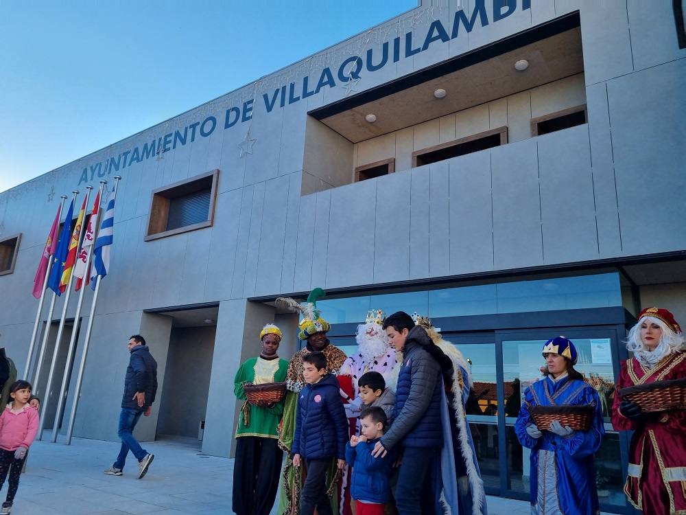 El Ayuntamiento de Villaquilambre recibe a los Reyes Magos.