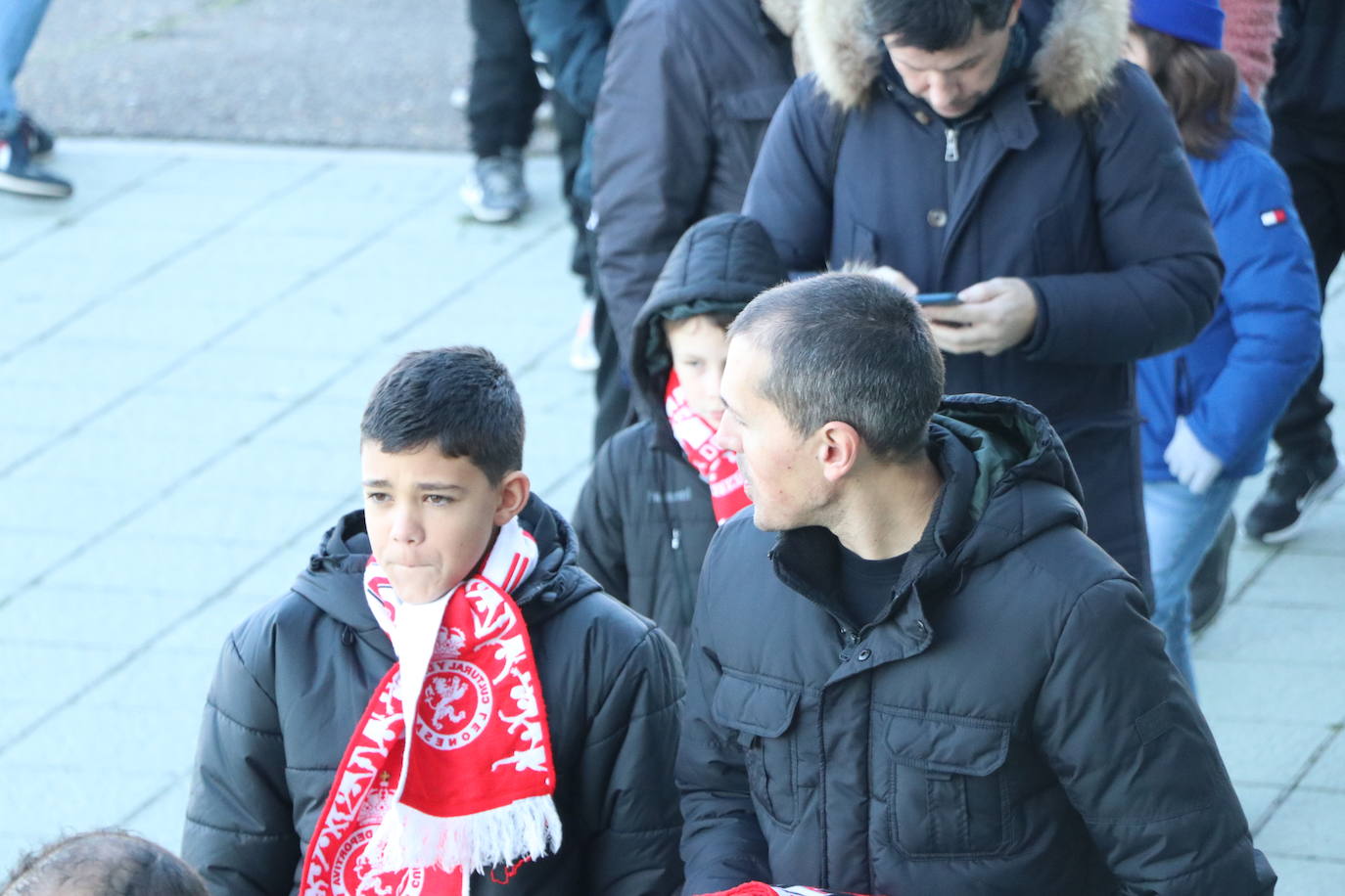 La Cultural y Deportiva Leonesa celebra un entrenamiento a puerta abierta en el Reino de León con motivo de la festividad de los Reyes Magos.