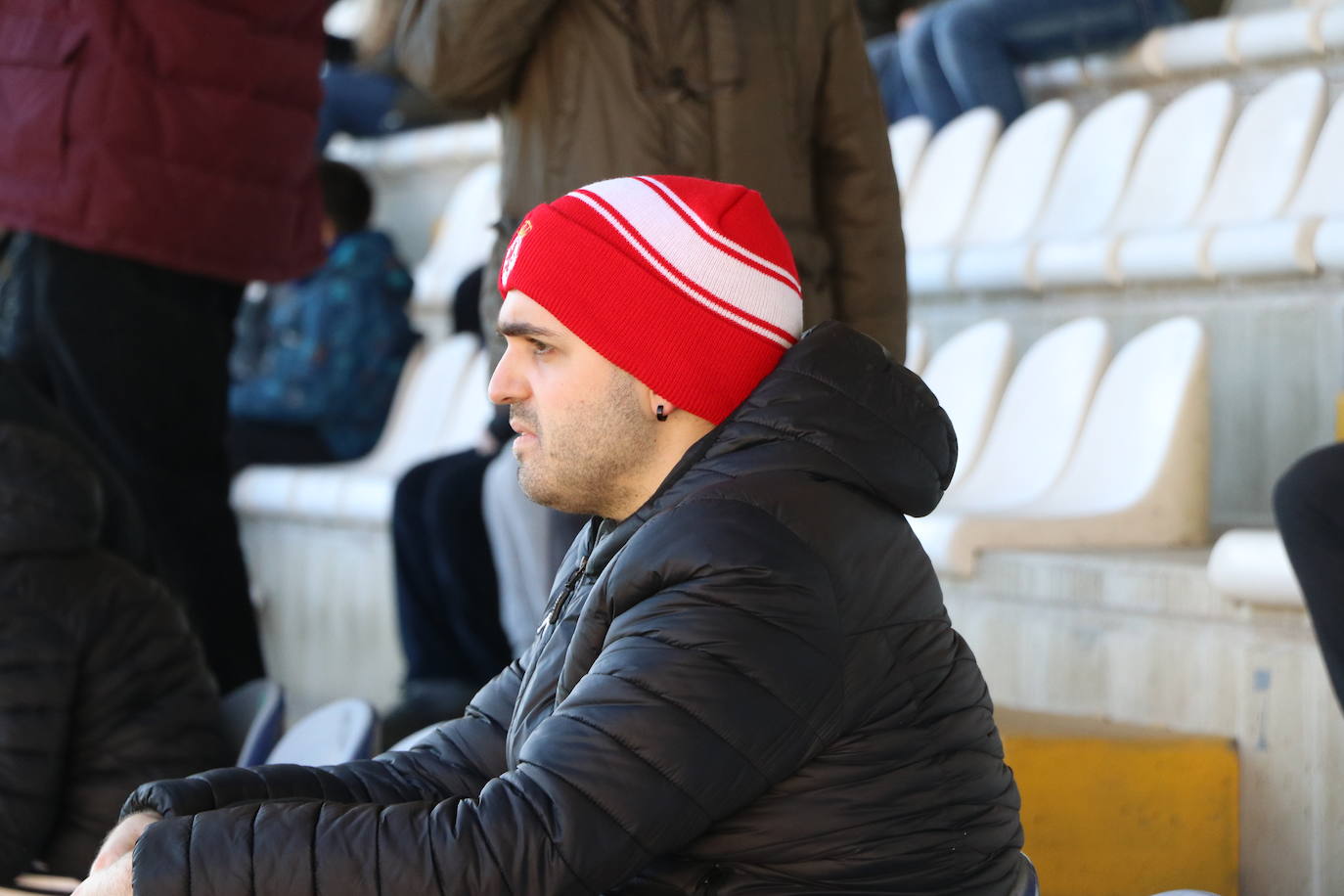 La Cultural y Deportiva Leonesa celebra un entrenamiento a puerta abierta en el Reino de León con motivo de la festividad de los Reyes Magos.