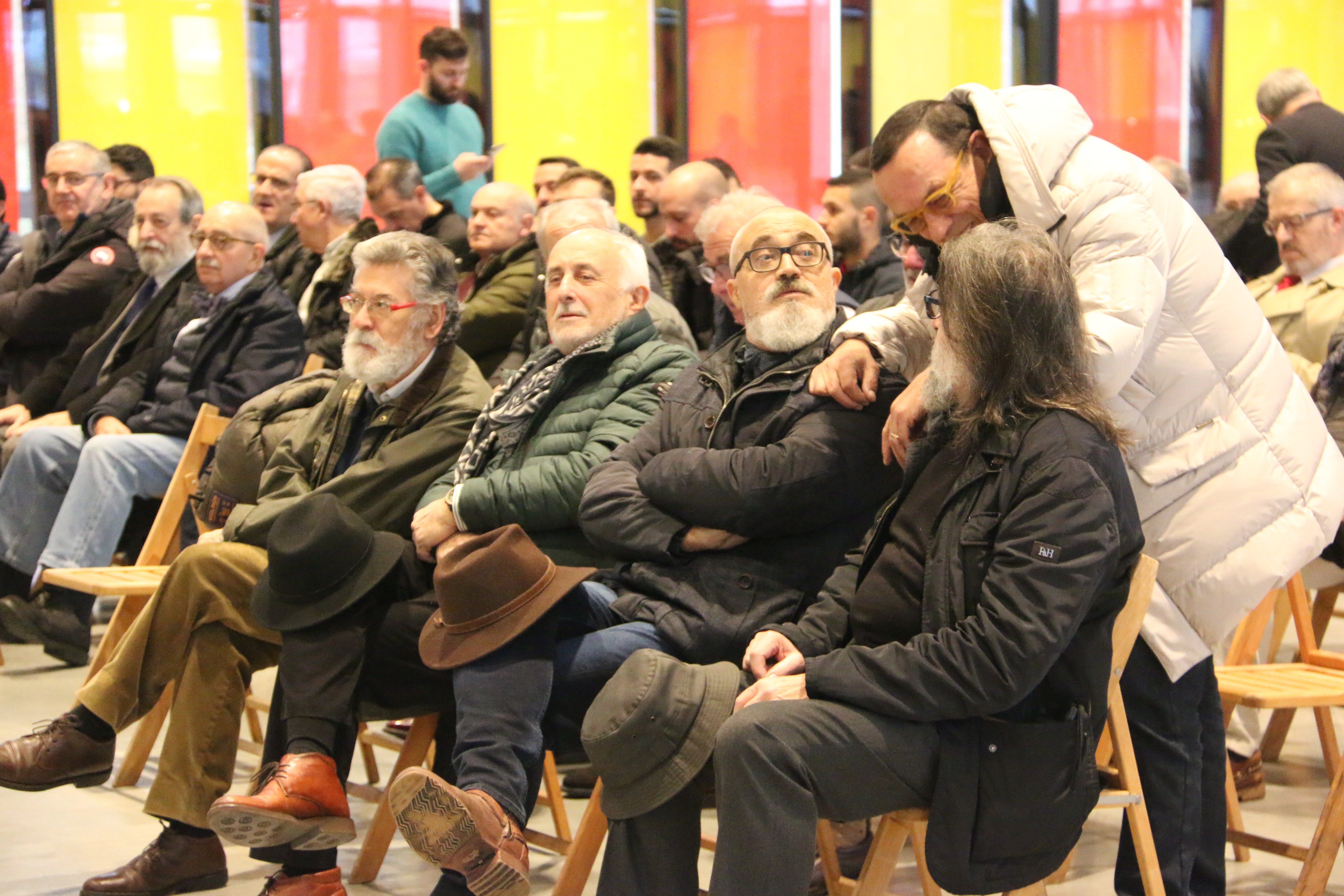 Los papones de Jesús deciden el formato del Encuentro que la cofradía celebra en Viernes Santo.