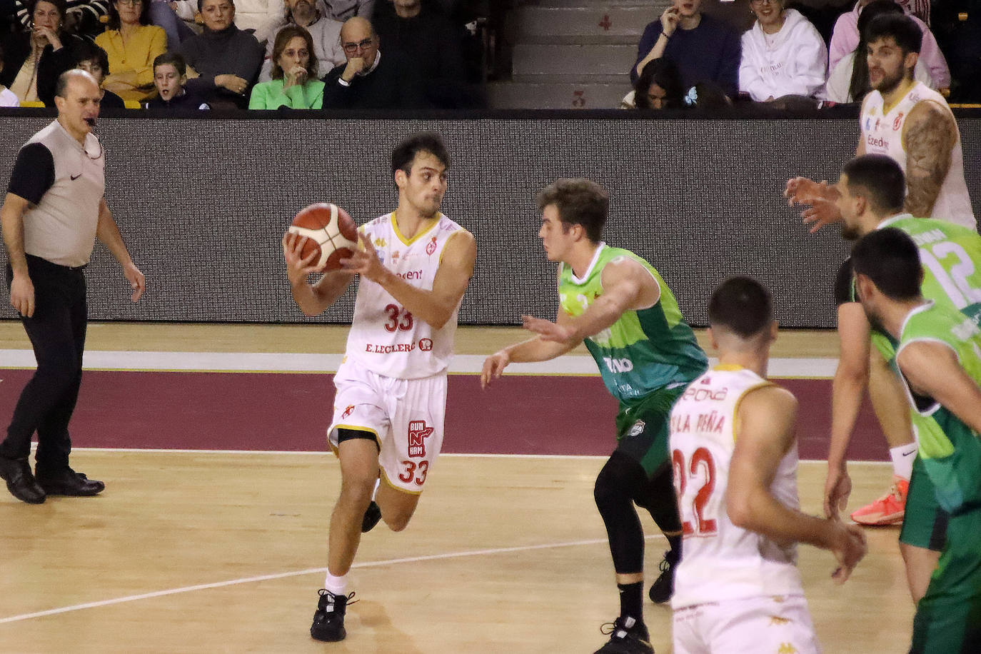 Partido correspondiente a la jornada 12 de la Liga EBA.