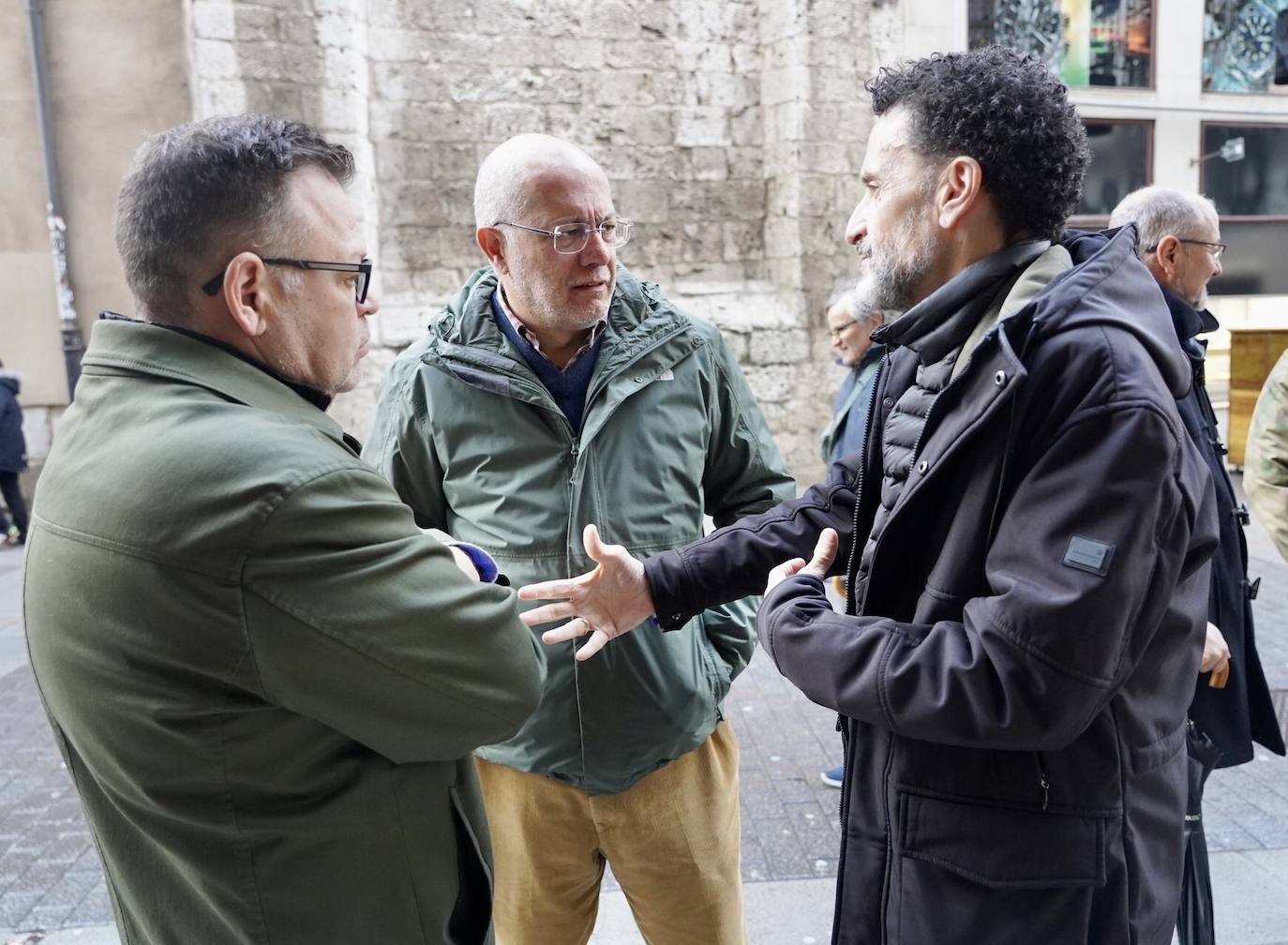 El candidato a las primarias de la lista 'Ciudadanos de nuevo', Edmundo Bal, y el procurador de Ciudadanos en las Cortes de Castilla y León, Francisco Igea, participan en un encuentro con afiliados.