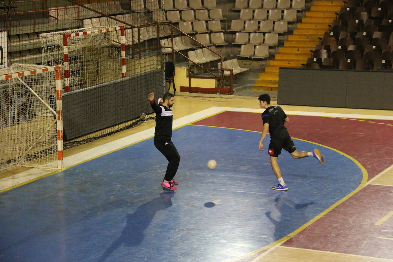 El Ademar regresa a los entrenamientos sin Panos y con Saeid.