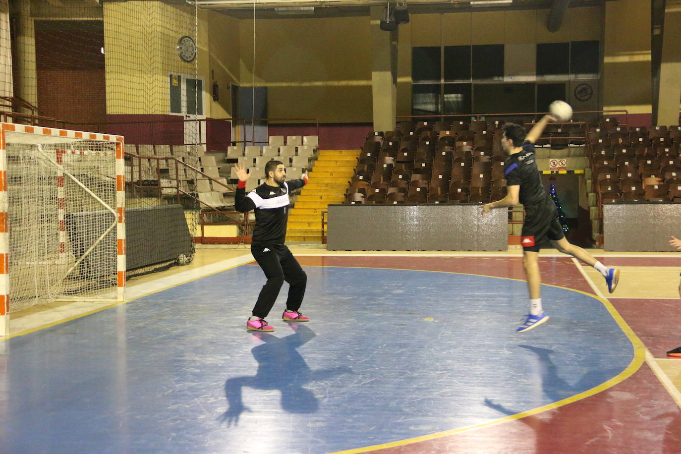 El Ademar regresa a los entrenamientos sin Panos y con Saeid.