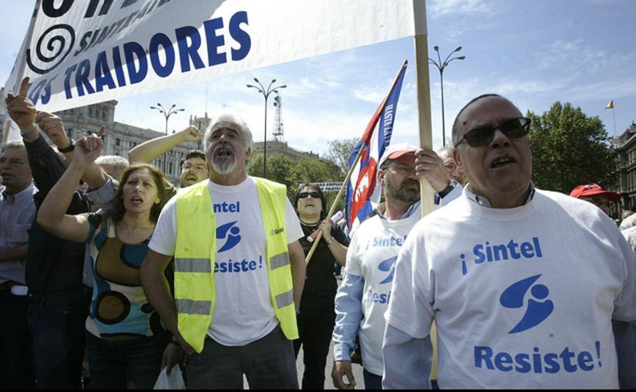 Los trabajadores acamparon en La Castellana para exigir sus derechos laborales. 