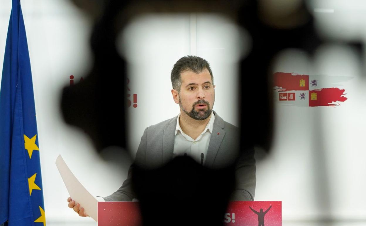 El secretario general de los socialistas de Castilla y León, Luis Tudanca, durante una rueda de prensa. 