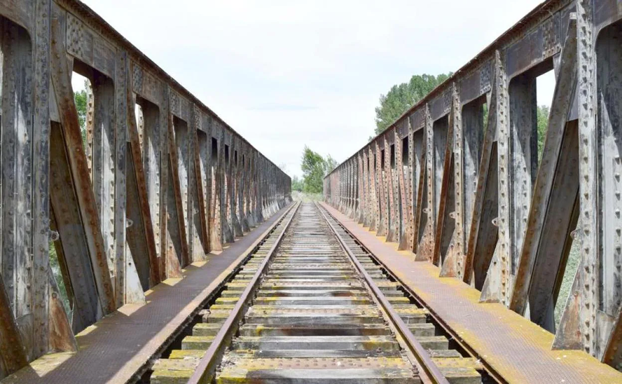 Europa reactiva el tren de la Ruta de la Plata. En la imagen uno de los pasos que une el norte y el sur peninsular.