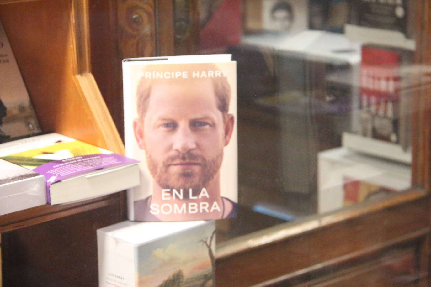 La nueva obra autobiográfica del monarca inglés ya está en las librerías leonesas