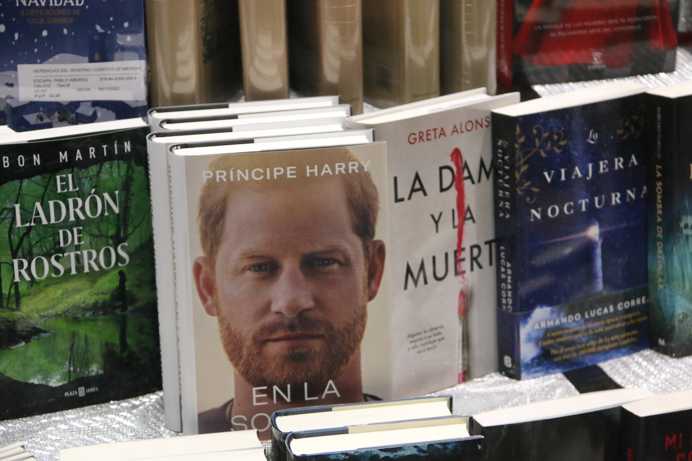 La nueva obra autobiográfica del monarca inglés ya está en las librerías leonesas