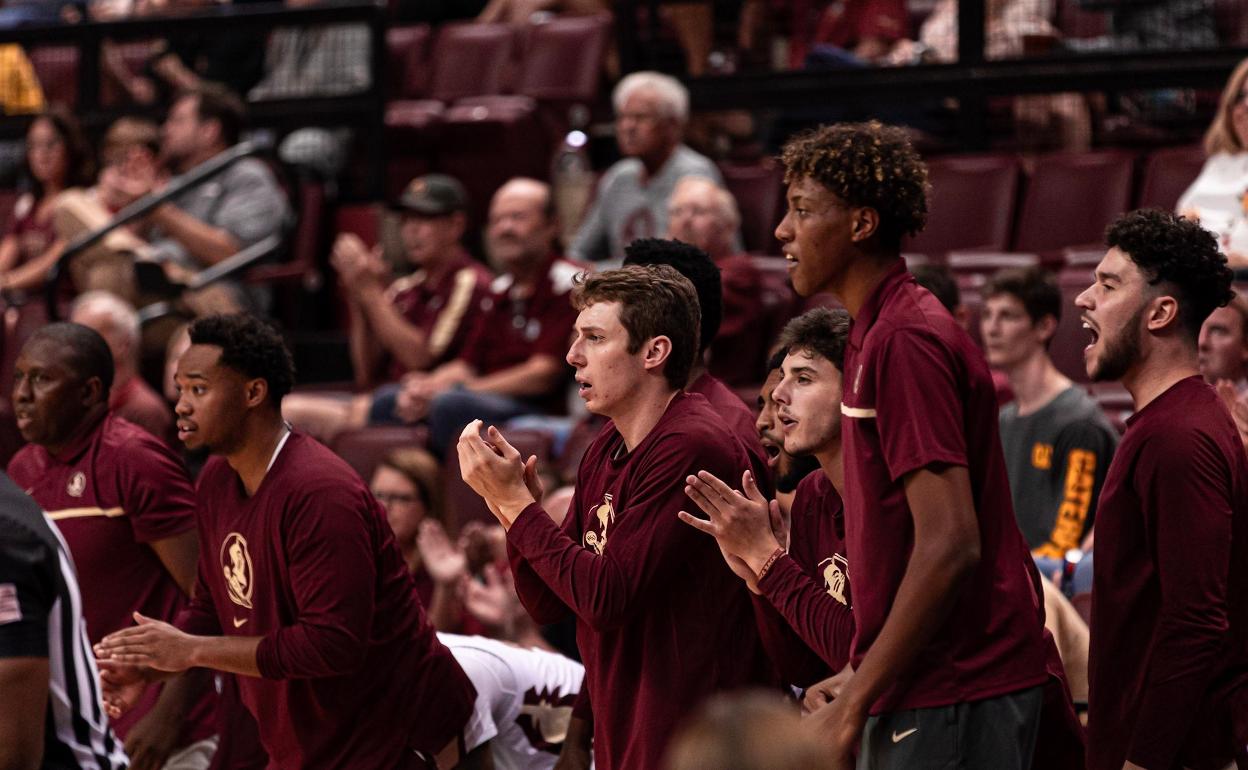 Baba Miller (d), durante un partido de Florida State en la NCAA.