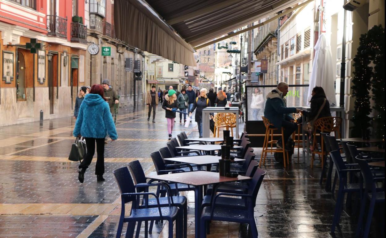 Terrazas en la ciudad de León tras las fiestas de Navidad.