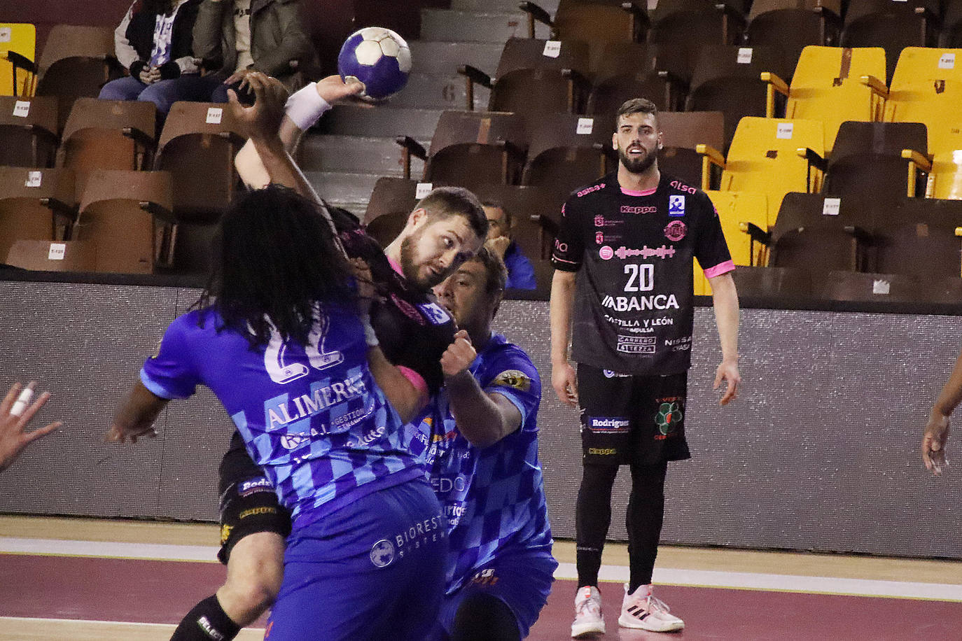 El conjunto marista disputa ante Base Oviedo su primer partido de preparación tras el parón navideño