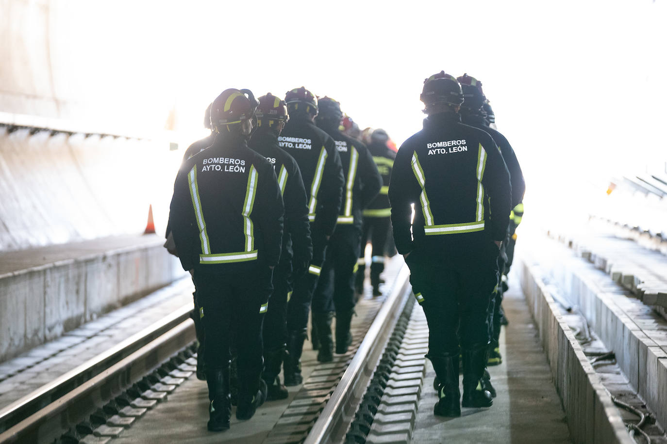 ADIF imparte una jornada formativa a los cuerpos de emergencia sobre intervención en incidentes ferroviarios, con visita al túnel de Pajares