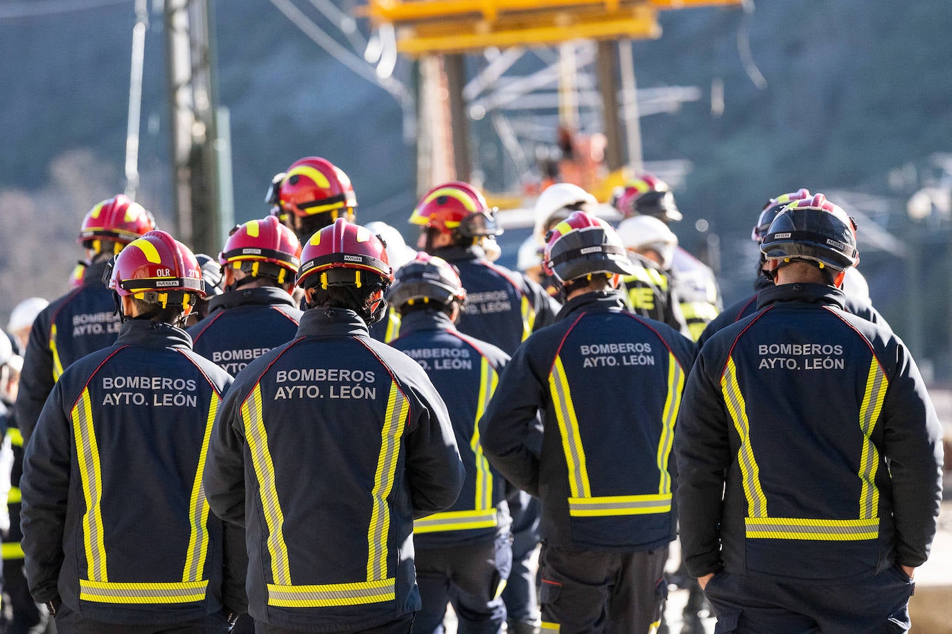 ADIF imparte una jornada formativa a los cuerpos de emergencia sobre intervención en incidentes ferroviarios, con visita al túnel de Pajares