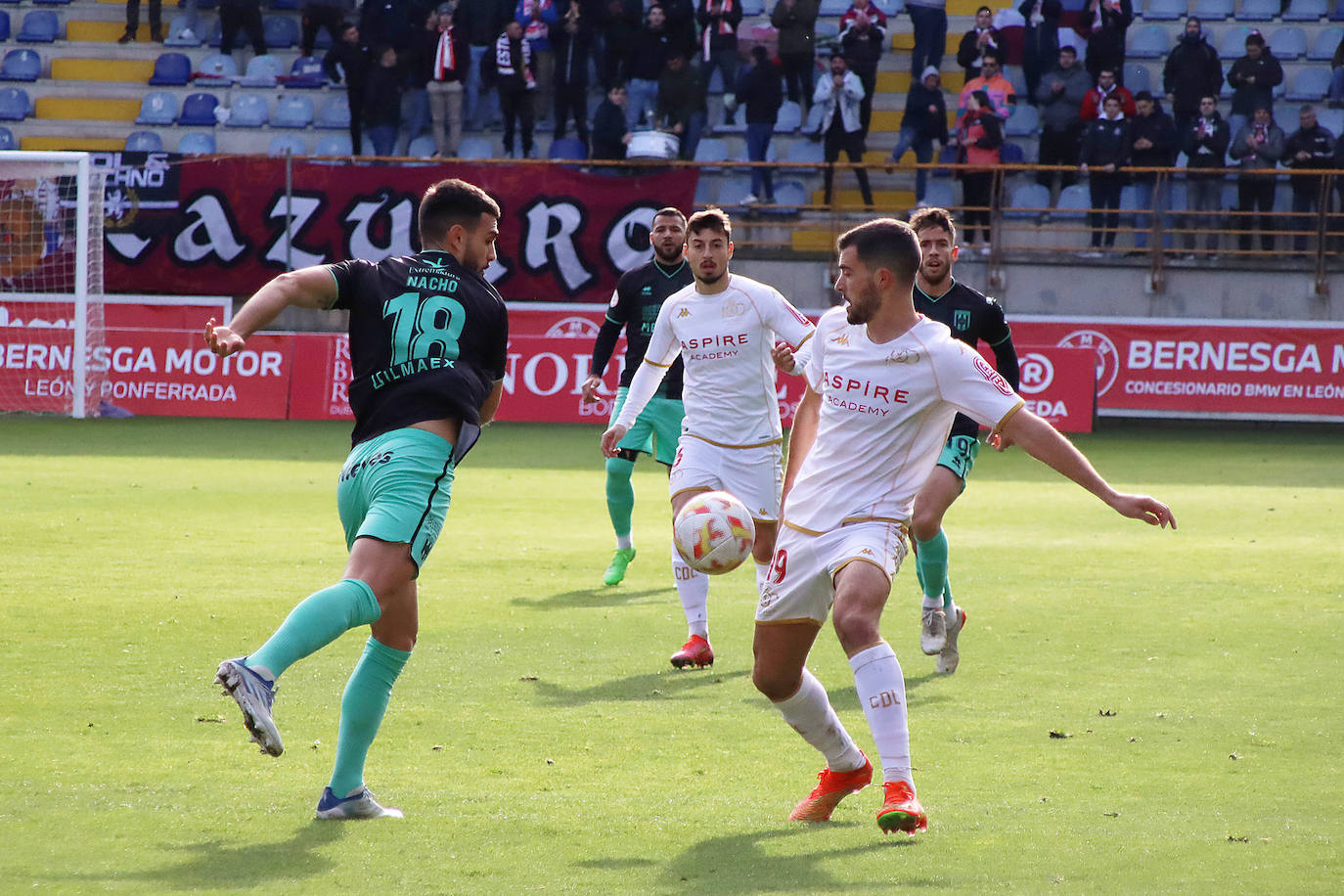 El conjunto leonés recibe al Mérida, otro de los rivales por la pelea del playoff.