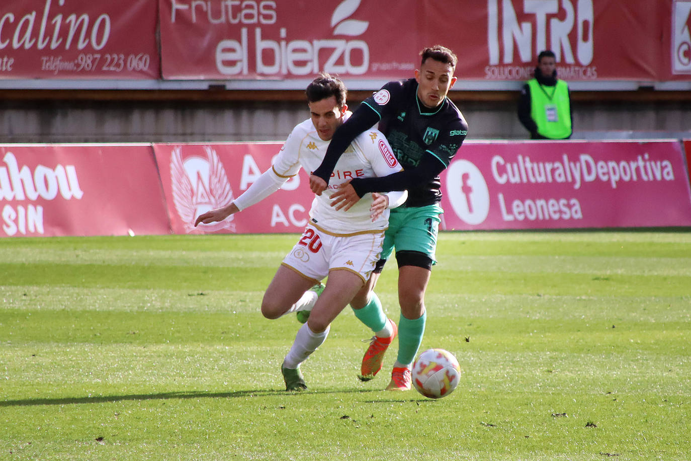 El conjunto leonés recibe al Mérida, otro de los rivales por la pelea del playoff.