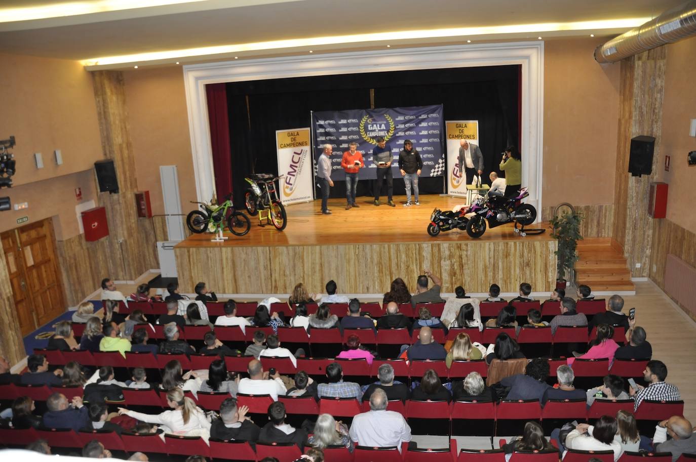 Más de 300 personas acudieron al evento autonómico en la Casa de Cultura coyantina