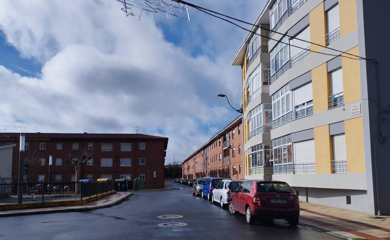 Los servicios técnicos del Consistorio están ultimando los trámites administrativos para que pueda ejecutarse de forma definitiva el cambio de nombre de esta calle situada en el Barrio de Pinilla