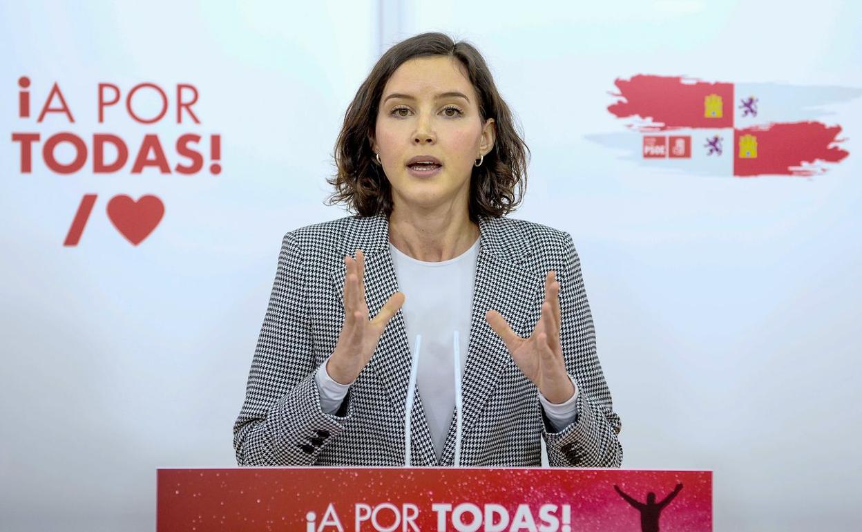 Andrea Fernández y Patricia Gómez este lunes en rueda de prensa. 