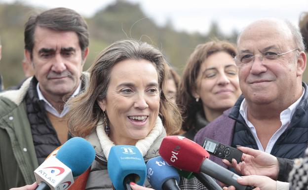 Cuca Gamarra en una visita a la montaña leonesa. 