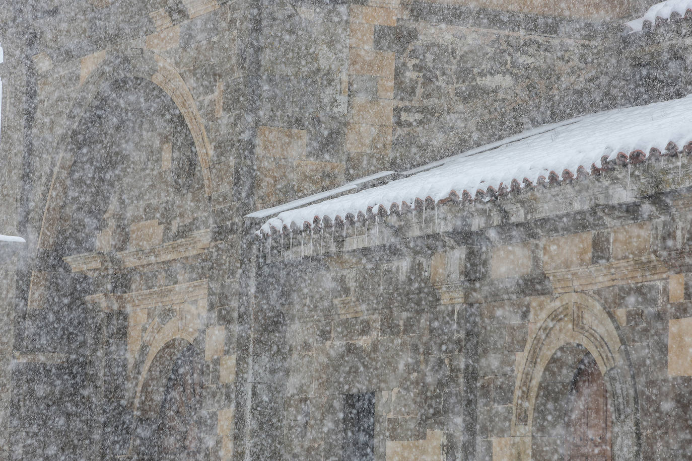 La nieve ya tiñe de blanco decenas de pueblos en la provincia.