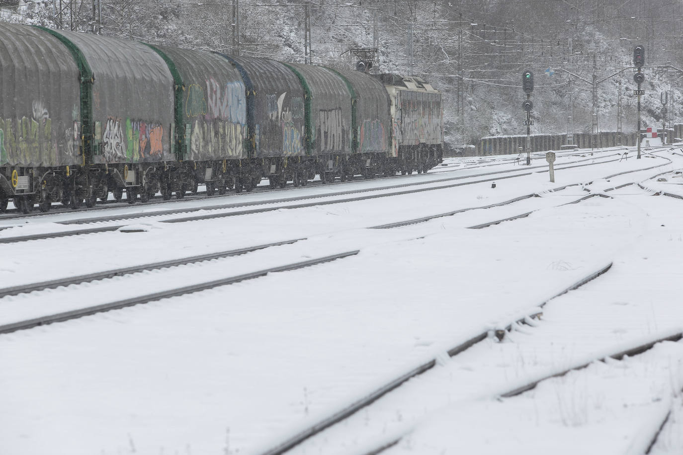 La nieve ya tiñe de blanco decenas de pueblos en la provincia.