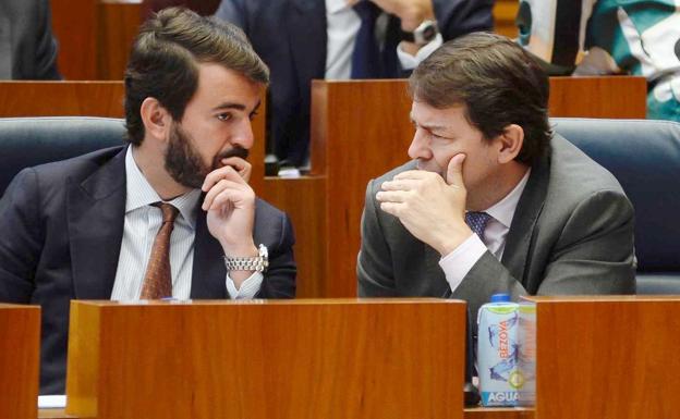 Vox precisa que revisar el pacto con el PP en la Junta no significa necesariamente «romper»