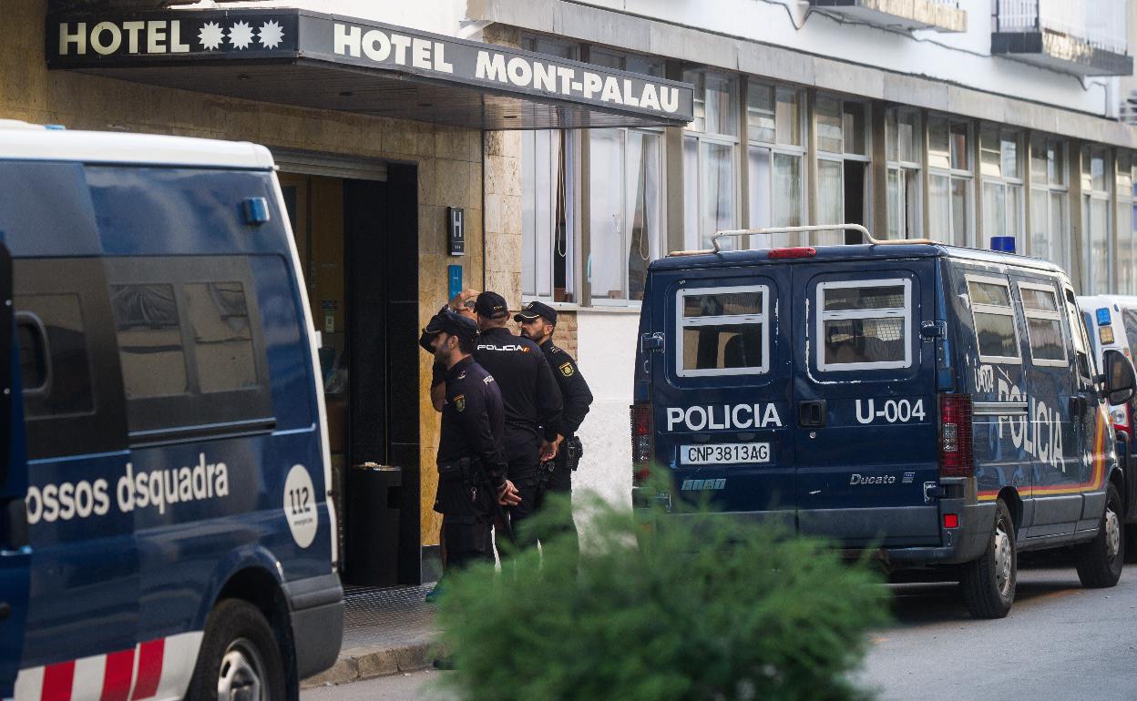 Operativo que protegía el Hotel Mont-Palau, en Pineda de Mar, ante las protestas de los independentistas.