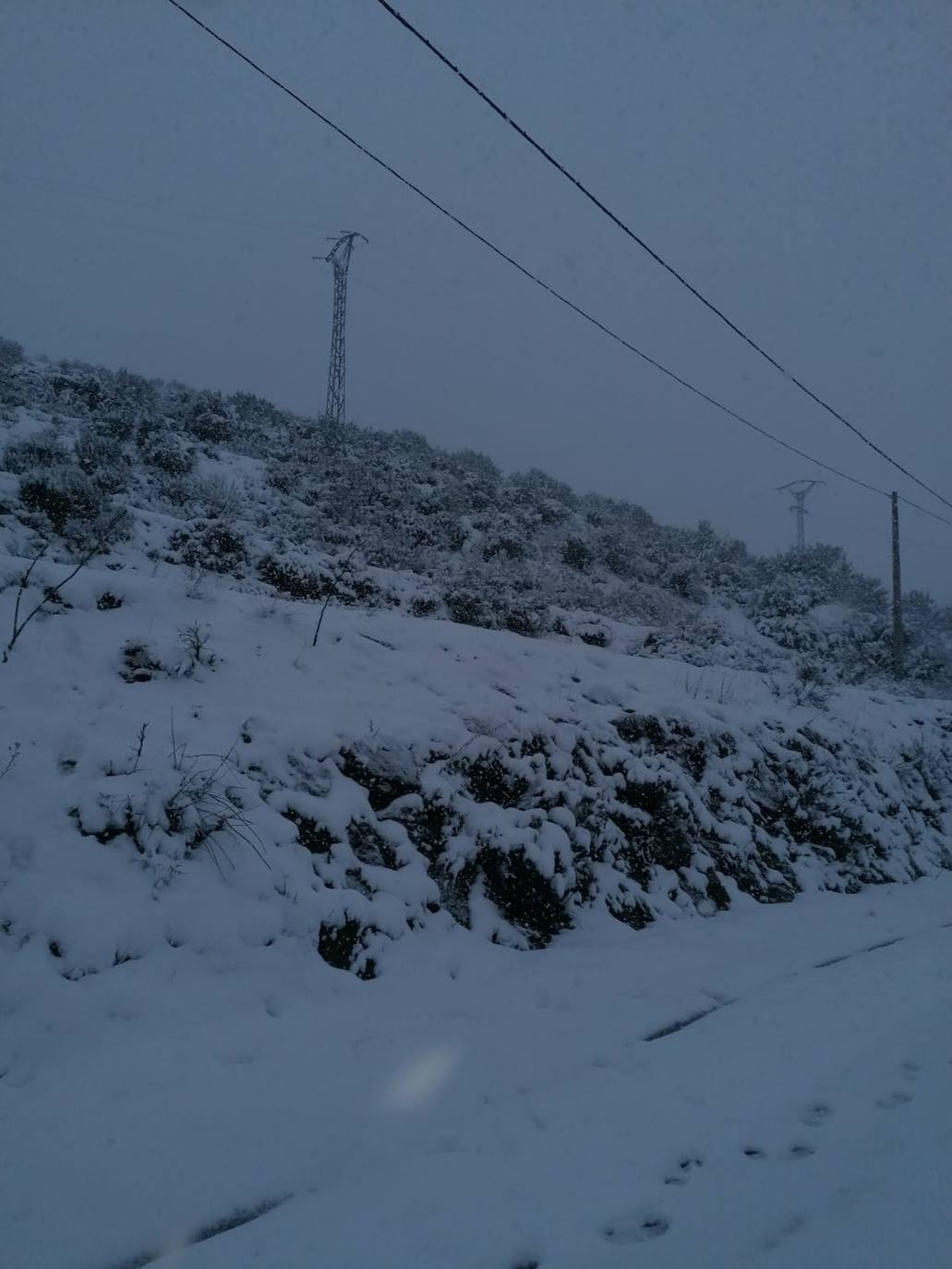 Estampas de nieve en zonas como Cubillas, Lugueros, Villamanín, Villablino, Fontún, Buiza y Villar del Puerto.