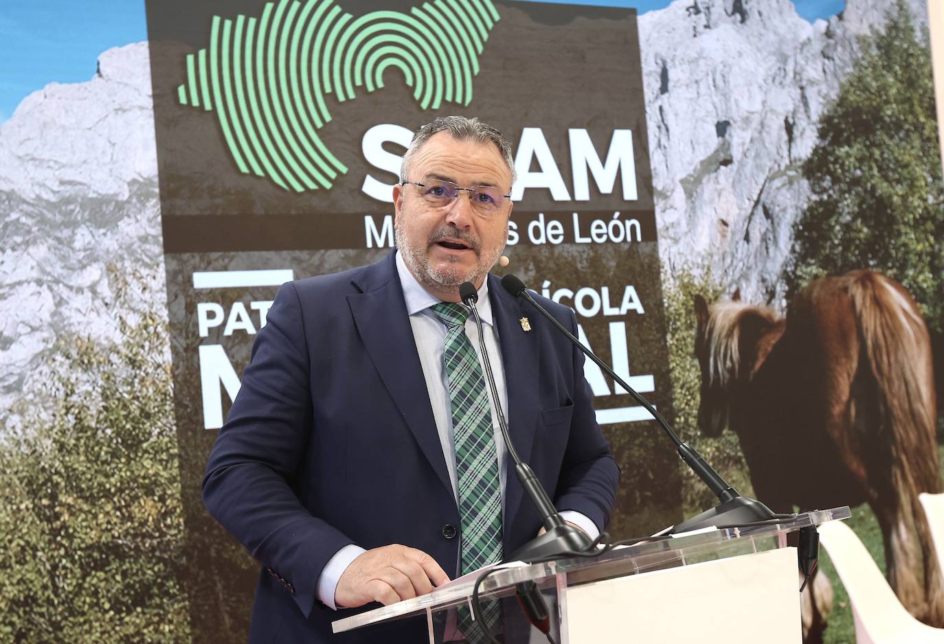 El presidente de la Diputación de León y del Consorcio Provincial de Turismo, Eduardo Morán, presenta la oferta turística de la provincia y participa en el encuentro entre los cinco territorios de España distinguidos como patrimonio agrícola mundial en una charla-coloquio.