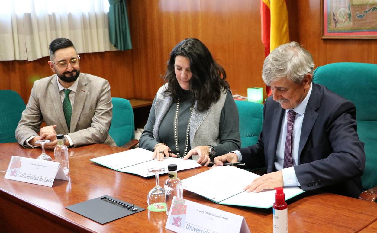 ULE y la empresa Be Call impulsarán acciones para mejorar la formación de los estudiantes