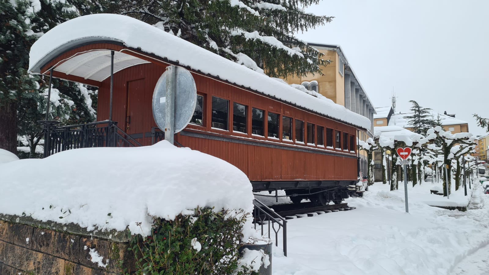 El municipio lacianiego sufre el azote de Fien y recuerda una de las mayores nevadas de los últimos años.