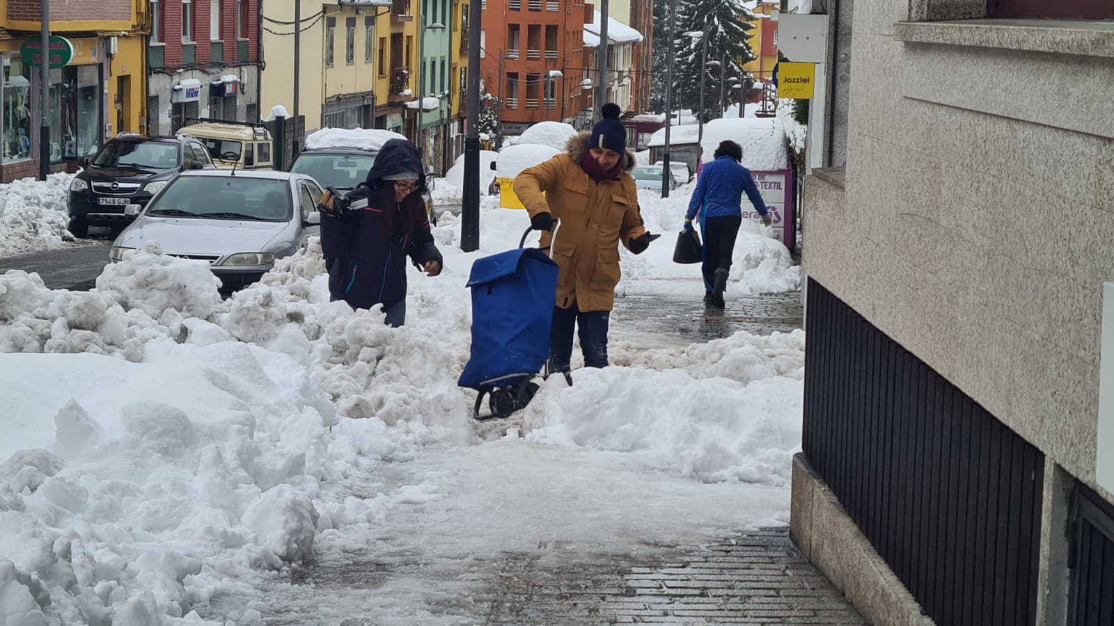 El municipio lacianiego sufre el azote de Fien y recuerda una de las mayores nevadas de los últimos años.