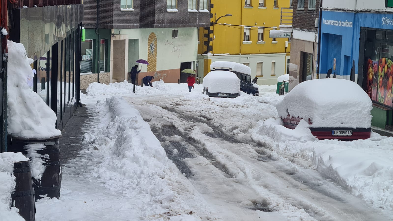 El municipio lacianiego sufre el azote de Fien y recuerda una de las mayores nevadas de los últimos años.