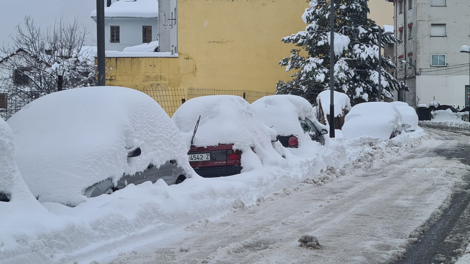 El municipio lacianiego sufre el azote de Fien y recuerda una de las mayores nevadas de los últimos años.