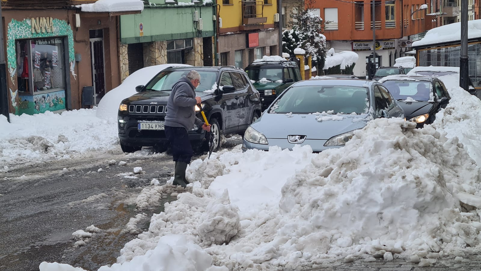 El municipio lacianiego sufre el azote de Fien y recuerda una de las mayores nevadas de los últimos años.