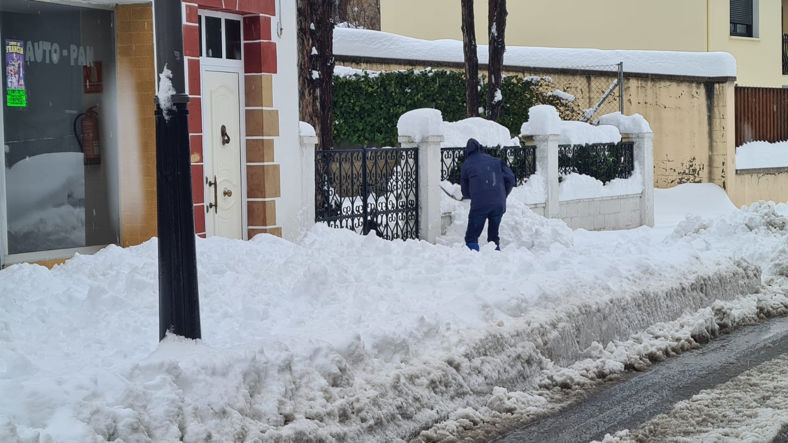 El municipio lacianiego sufre el azote de Fien y recuerda una de las mayores nevadas de los últimos años.