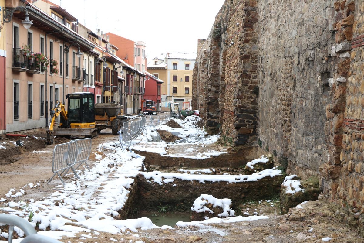 La peatonalización de la calle Carreras avanza según los plazos y las máquinas ya trabajan en el lugar.