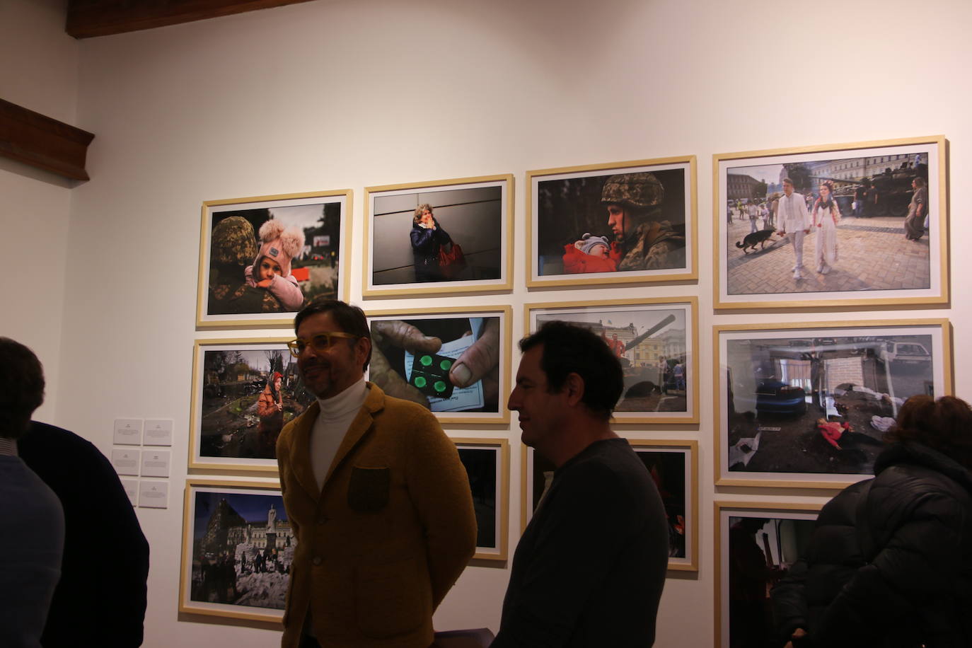 Inauguración de la exposición 'Ucrania, guerra de los civiles' en la Fundación Vela Zanetti de León. 