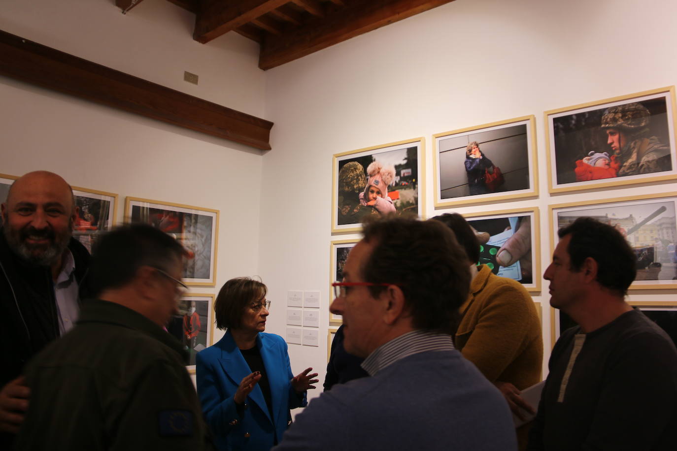 Inauguración de la exposición 'Ucrania, guerra de los civiles' en la Fundación Vela Zanetti de León. 