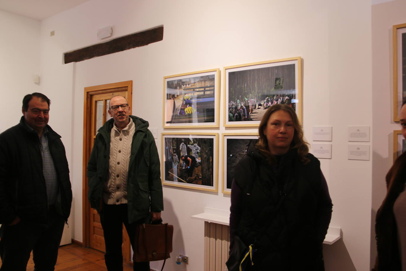 Inauguración de la exposición 'Ucrania, guerra de los civiles' en la Fundación Vela Zanetti de León. 