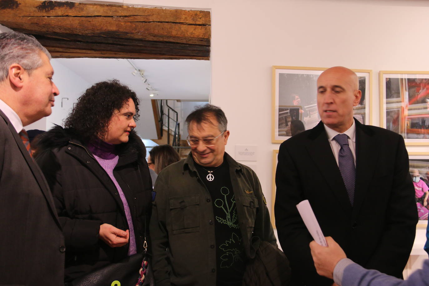 Inauguración de la exposición 'Ucrania, guerra de los civiles' en la Fundación Vela Zanetti de León. 