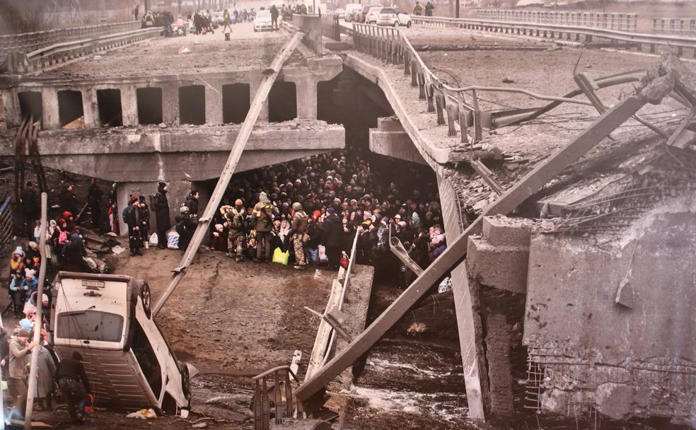 Inauguración de la exposición 'Ucrania, la guerra de los civiles' en la Fundación Vela Zanetti. 