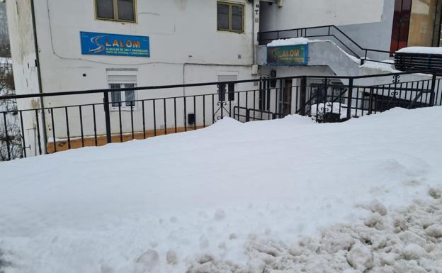 Las tiendas vinculadas al sector salpican la zona.