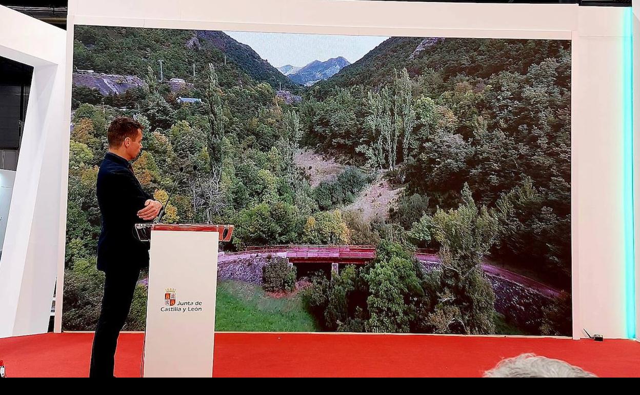 El alcalde de Villablino, Mario Rivas, presenta la iniciativa en Fitur.