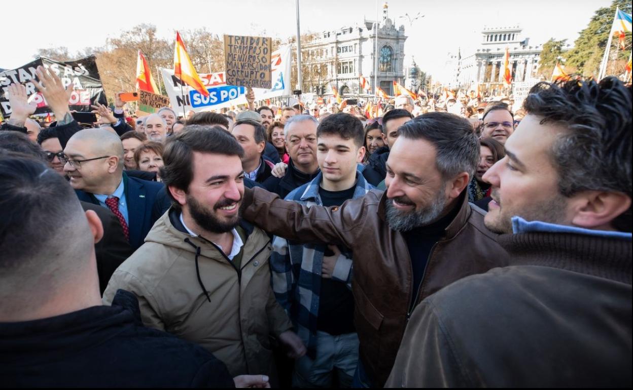 Juan García-Gallardo y Santiago Abascal este sábado en la manifestación en Madrid.